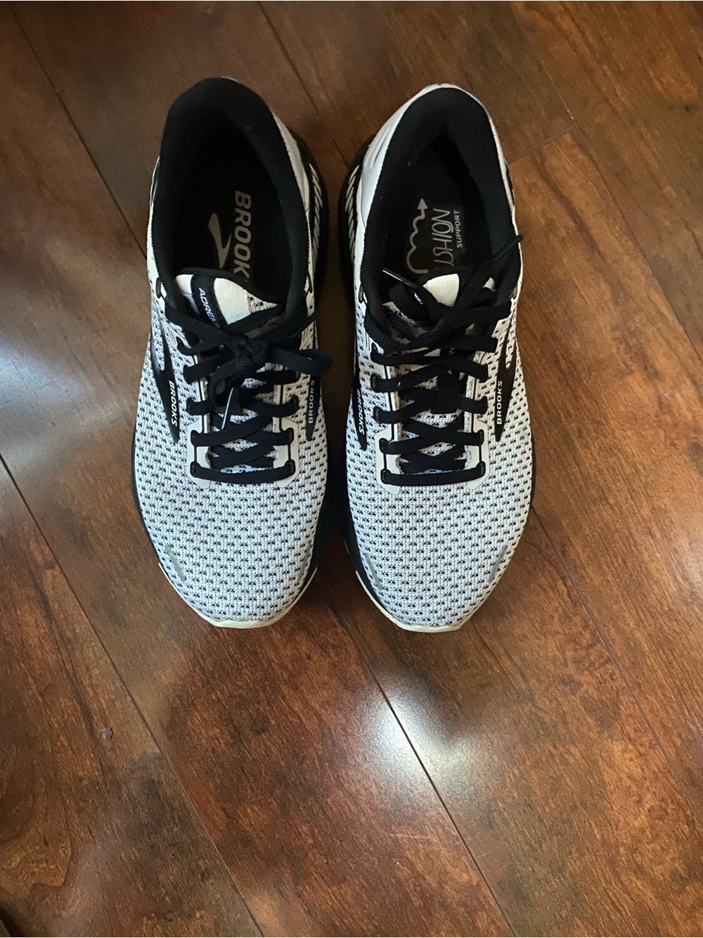 Brooks Adrenaline GTS 22 Women’s Athletic Running Shoes - White & Black